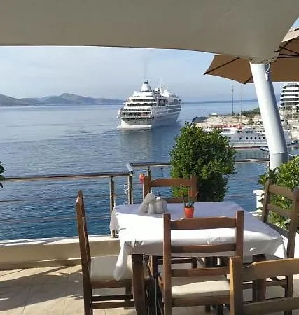 Ξενοδοχείο Titania 3*