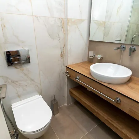 Titania Hotell 3*