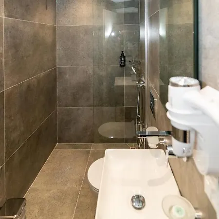 Hotell Titania Sarandë