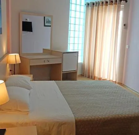 Titania Hotell 3*