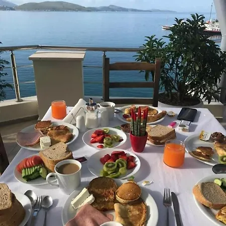 Titania Hotel 3*