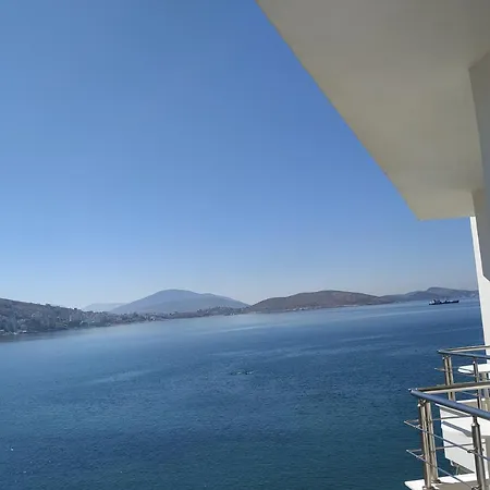 Titania Hotel 3*