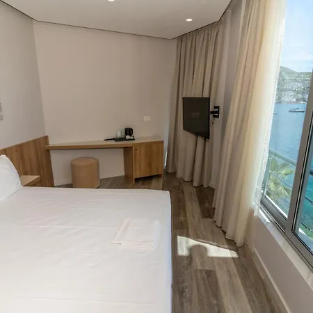 Titania 호텔 Sarandë