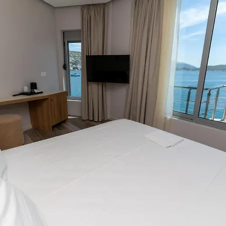 Titania 3* Sarandë